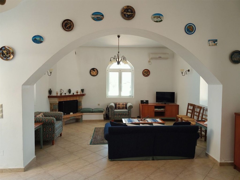 na-prodej-tradicni-vila-s-upravenou-zahradou-kreta-recko