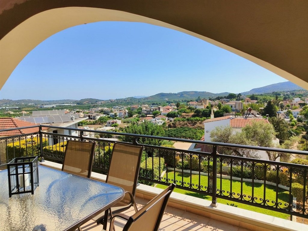 na-prodej-tradicni-vila-s-upravenou-zahradou-kreta-recko