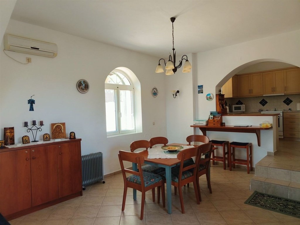 na-prodej-tradicni-vila-s-upravenou-zahradou-kreta-recko