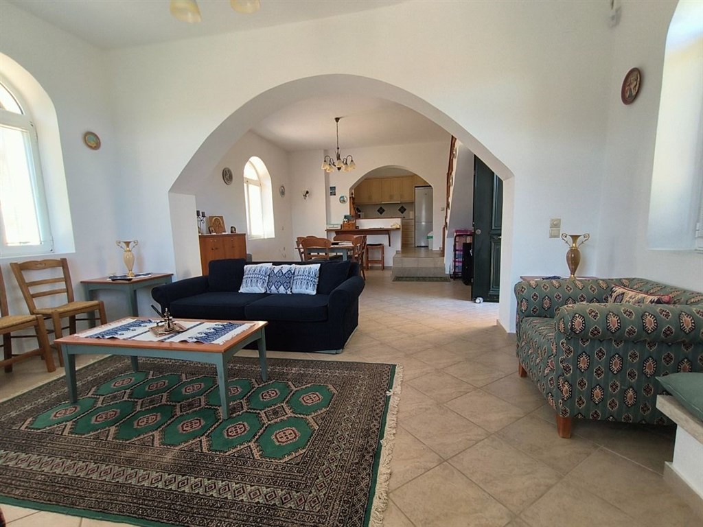na-prodej-tradicni-vila-s-upravenou-zahradou-kreta-recko
