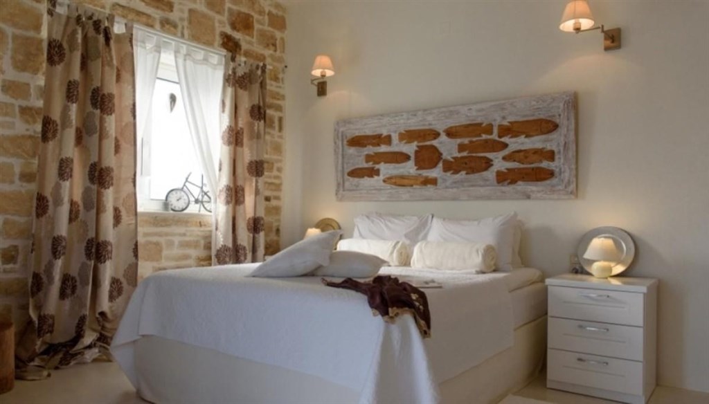 na-prodej-nadherna-vila-s-bazenem-a-zahradou-kreta-recko