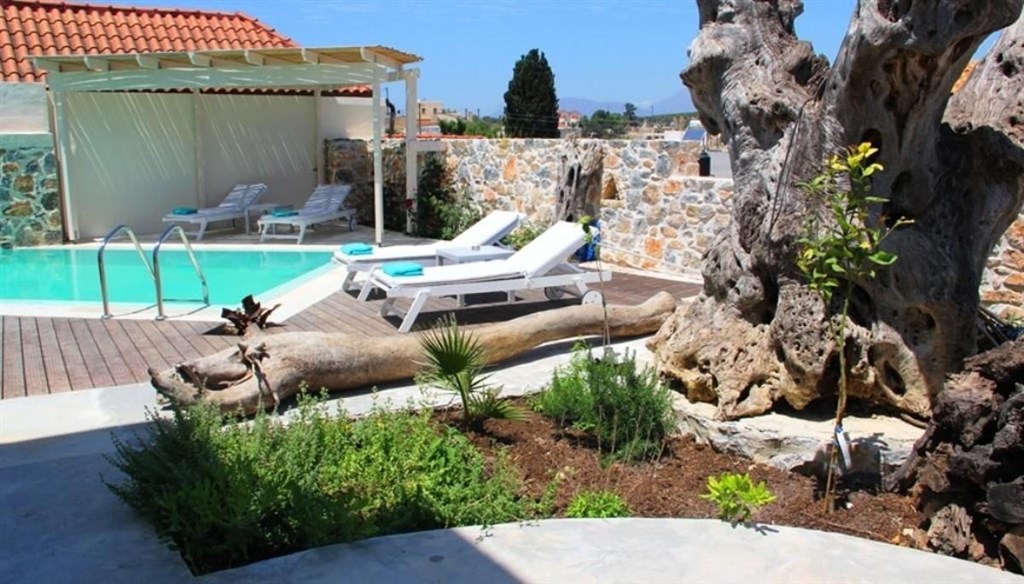 na-prodej-nadherna-vila-s-bazenem-a-zahradou-kreta-recko