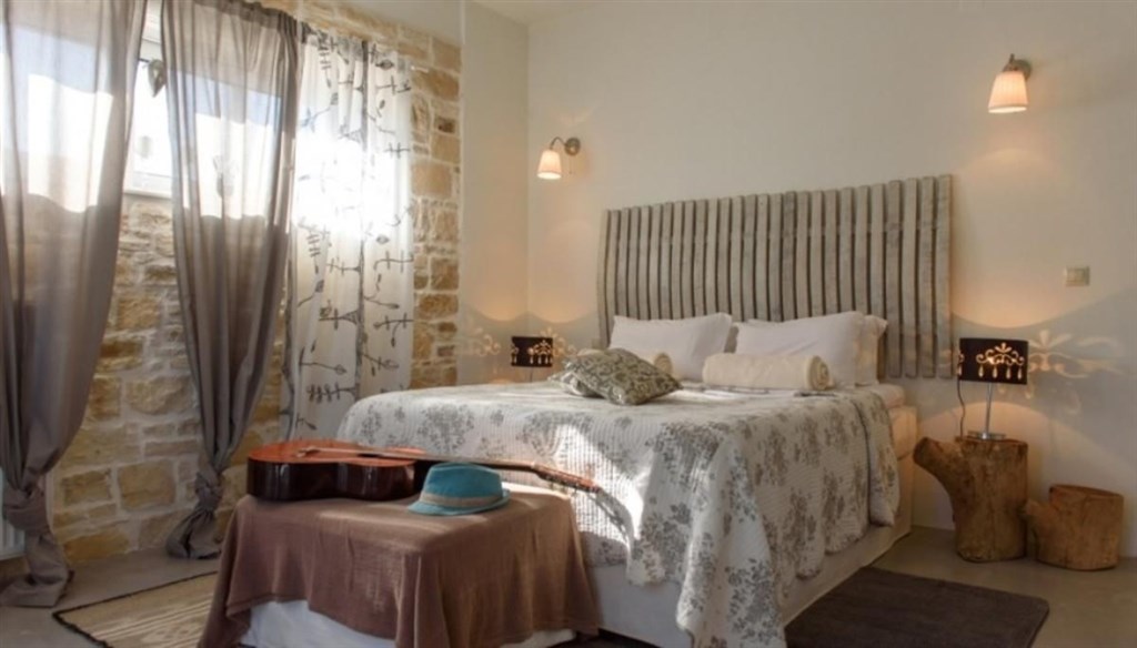 na-prodej-nadherna-vila-s-bazenem-a-zahradou-kreta-recko