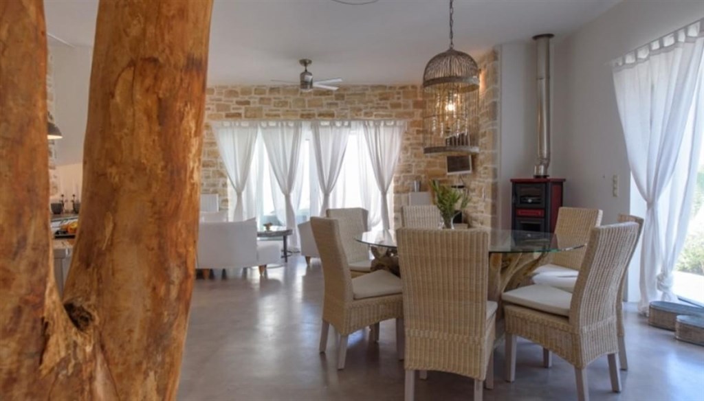 na-prodej-nadherna-vila-s-bazenem-a-zahradou-kreta-recko