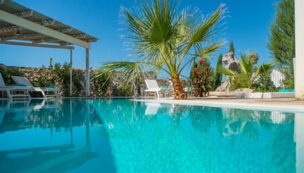 na-prodej-nadherna-vila-s-bazenem-a-zahradou-kreta-recko