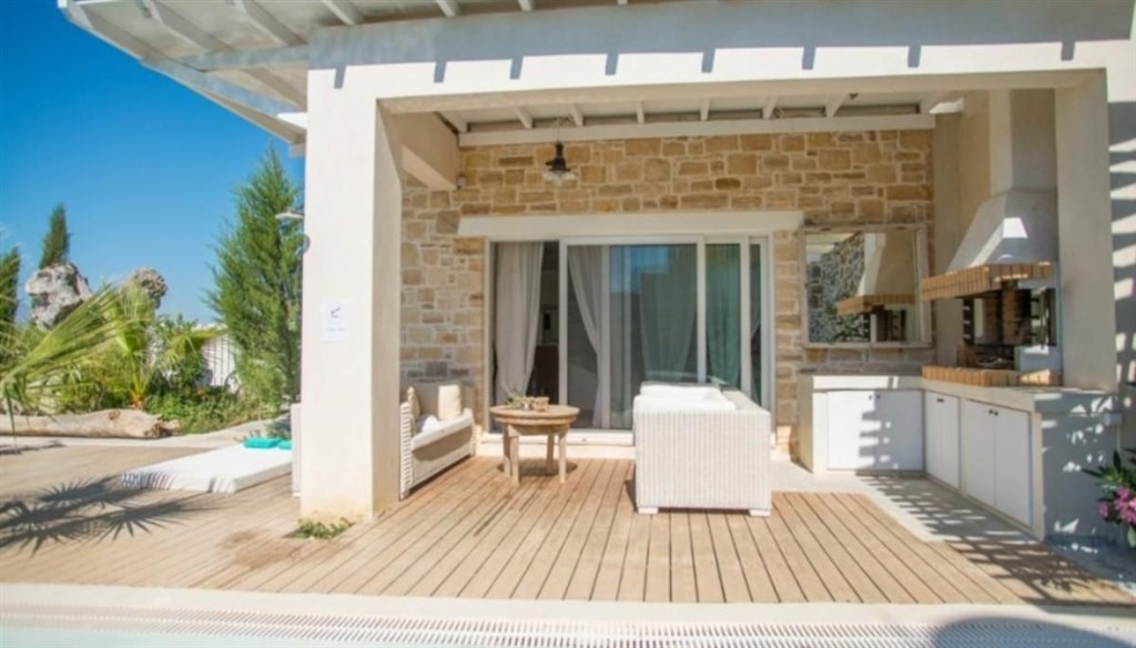 na-prodej-nadherna-vila-s-bazenem-a-zahradou-kreta-recko