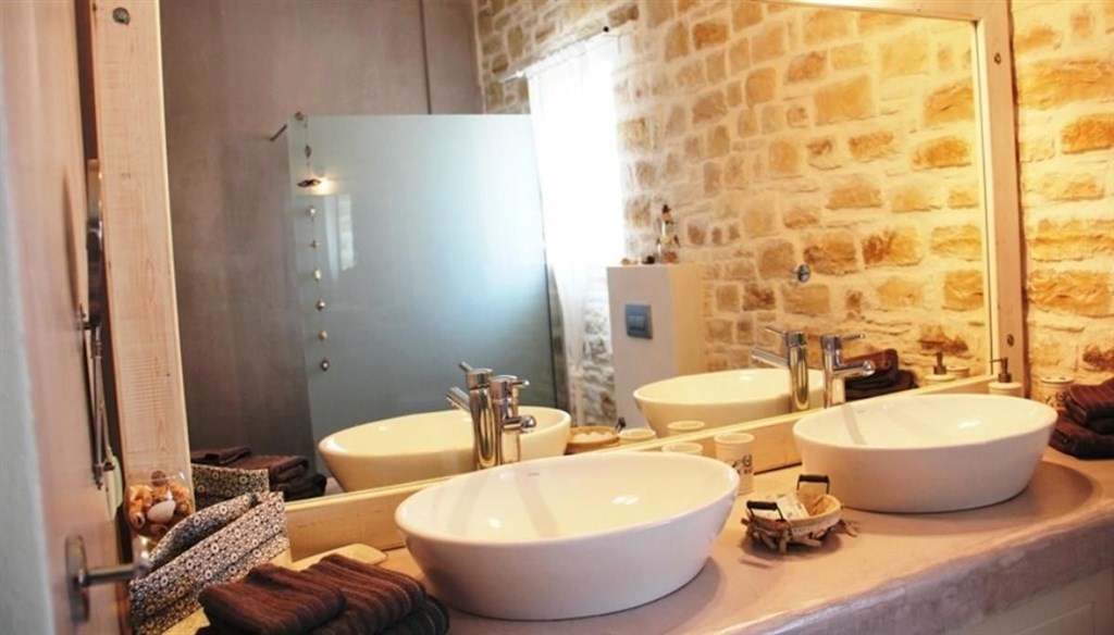 na-prodej-nadherna-vila-s-bazenem-a-zahradou-kreta-recko