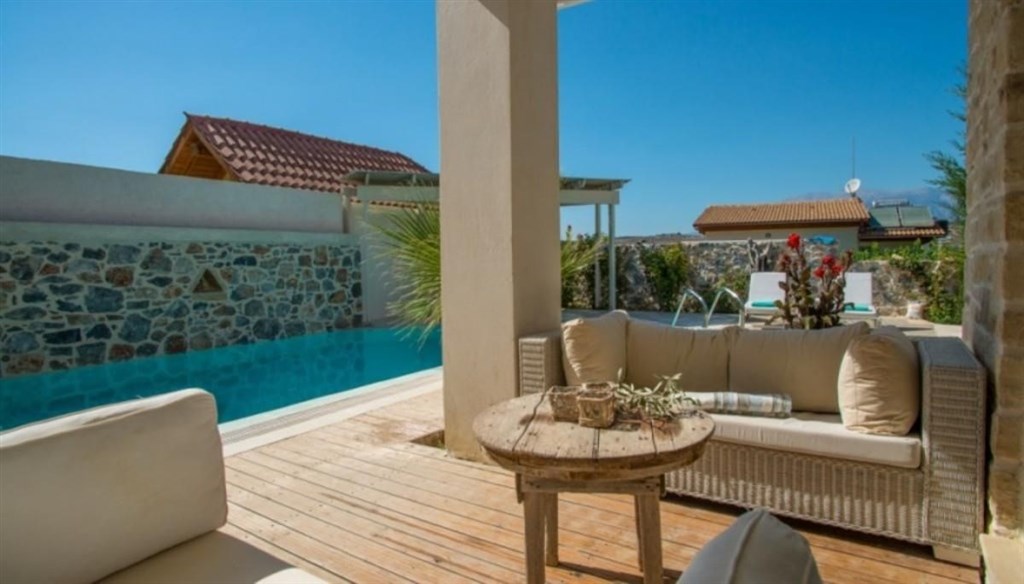 na-prodej-nadherna-vila-s-bazenem-a-zahradou-kreta-recko