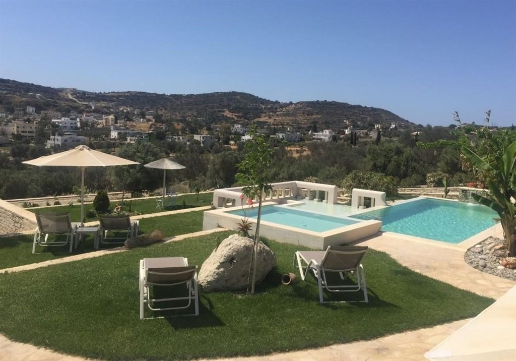 na-prodej-moderni-vila-s-velkou-zahradou-a-bazenem-kreta-recko