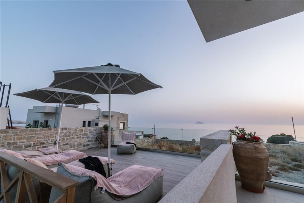 na-prodej-nova-moderni-vila-blizko-more-a-plaze-kreta-recko