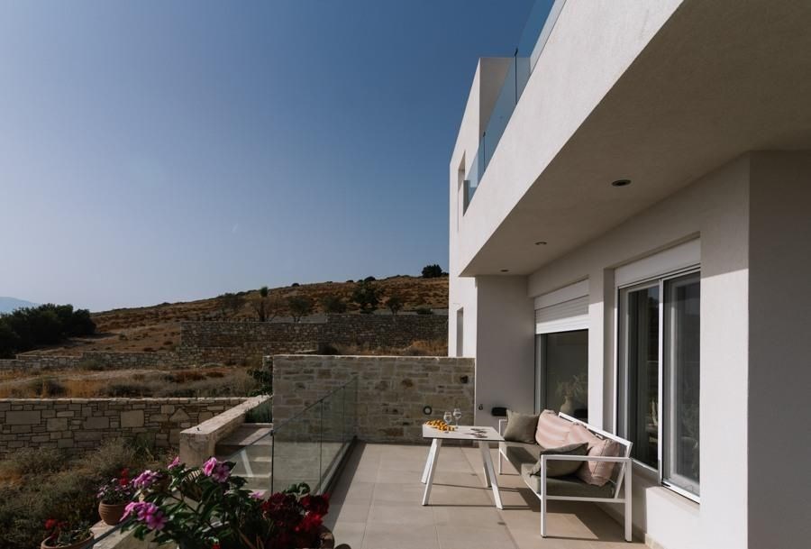 na-prodej-nova-moderni-vila-blizko-more-a-plaze-kreta-recko