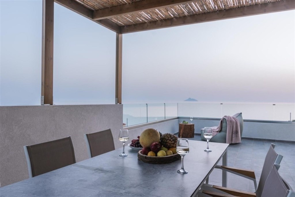 na-prodej-nova-moderni-vila-blizko-more-a-plaze-kreta-recko