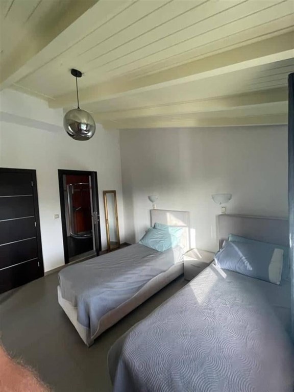 na-prodej-moderni-vila-s-bazenem-a-vyhledem-na-more-kreta-recko