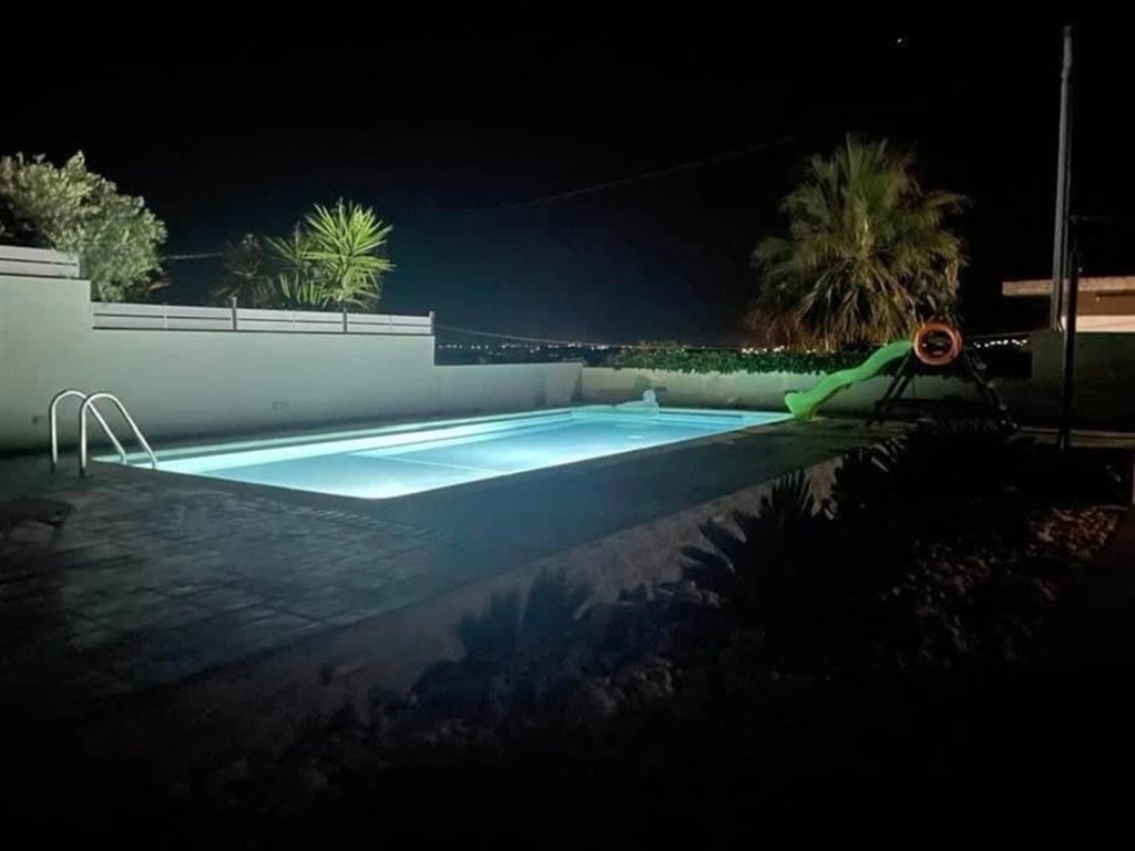 na-prodej-moderni-vila-s-bazenem-a-vyhledem-na-more-kreta-recko