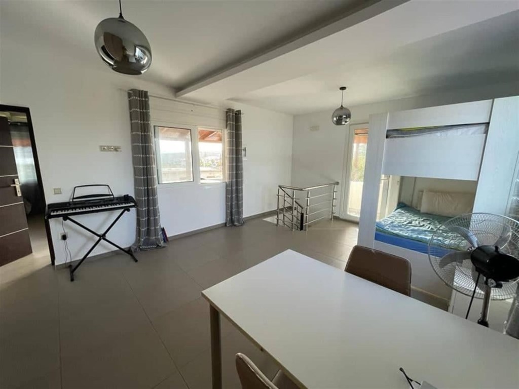 na-prodej-moderni-vila-s-bazenem-a-vyhledem-na-more-kreta-recko