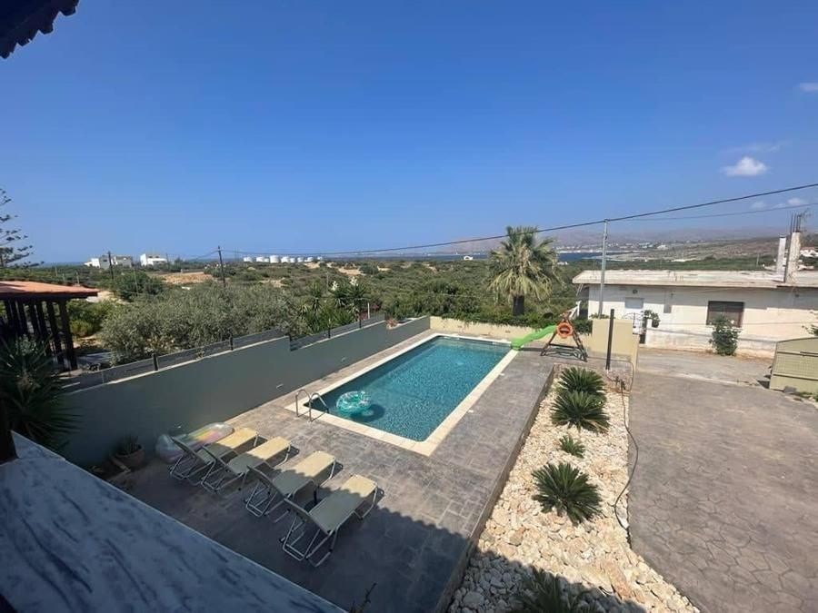 na-prodej-moderni-vila-s-bazenem-a-vyhledem-na-more-kreta-recko