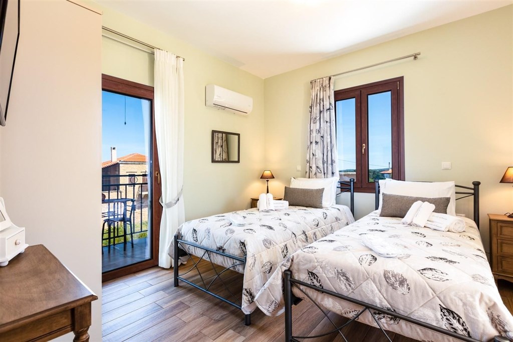 moderni-dum-v-rustikalnim-duchu-a-s-bazenem-kreta-recko