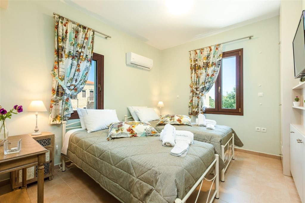 moderni-dum-v-rustikalnim-duchu-a-s-bazenem-kreta-recko