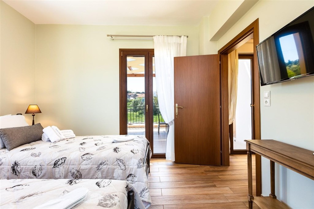 moderni-dum-v-rustikalnim-duchu-a-s-bazenem-kreta-recko