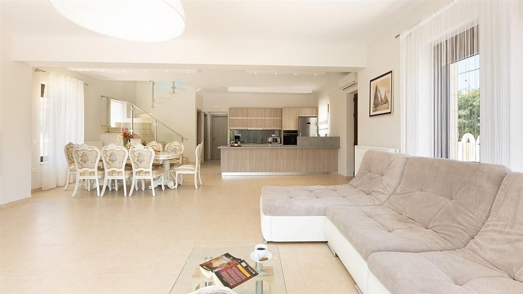 na-prodej-nova-kamenna-vila-s-bazenem-pobliz-more-kreta-recko