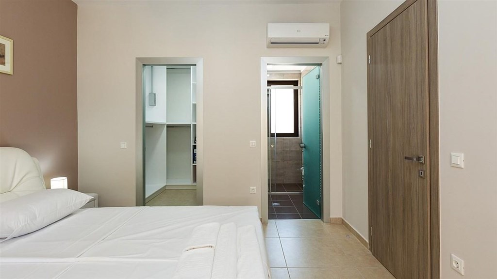 na-prodej-nova-kamenna-vila-s-bazenem-pobliz-more-kreta-recko