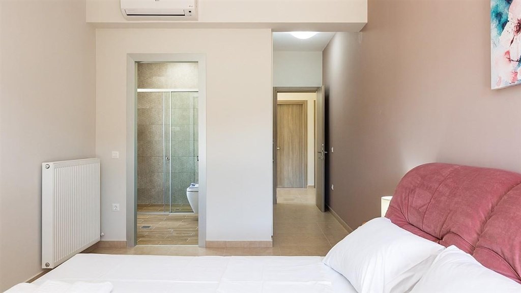 na-prodej-nova-kamenna-vila-s-bazenem-pobliz-more-kreta-recko