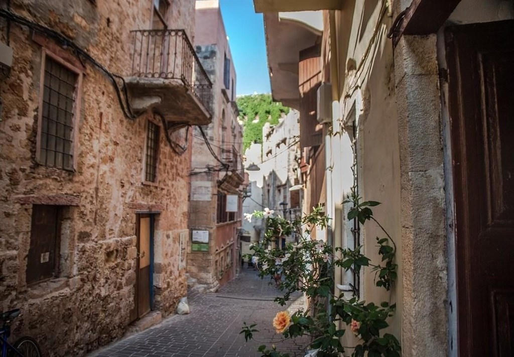 na-prodej-nova-kamenna-vila-s-bazenem-pobliz-more-kreta-recko