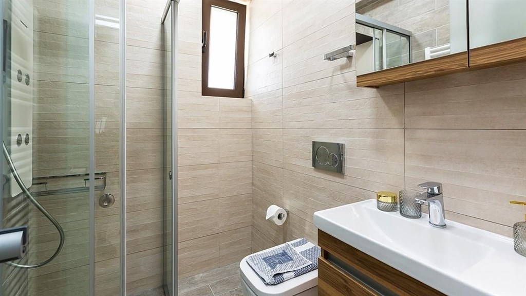 na-prodej-nova-kamenna-vila-s-bazenem-pobliz-more-kreta-recko