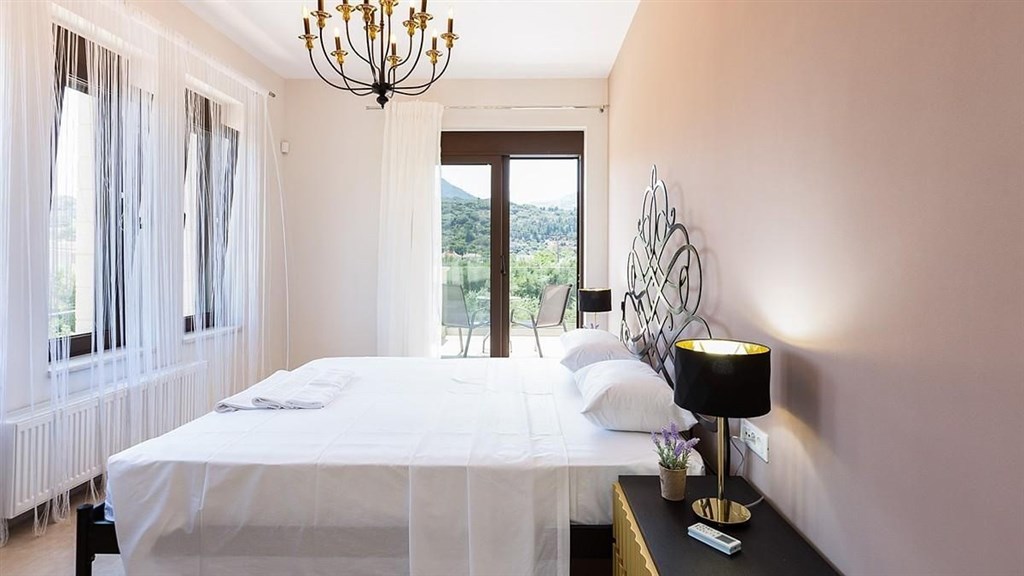 na-prodej-nova-kamenna-vila-s-bazenem-pobliz-more-kreta-recko