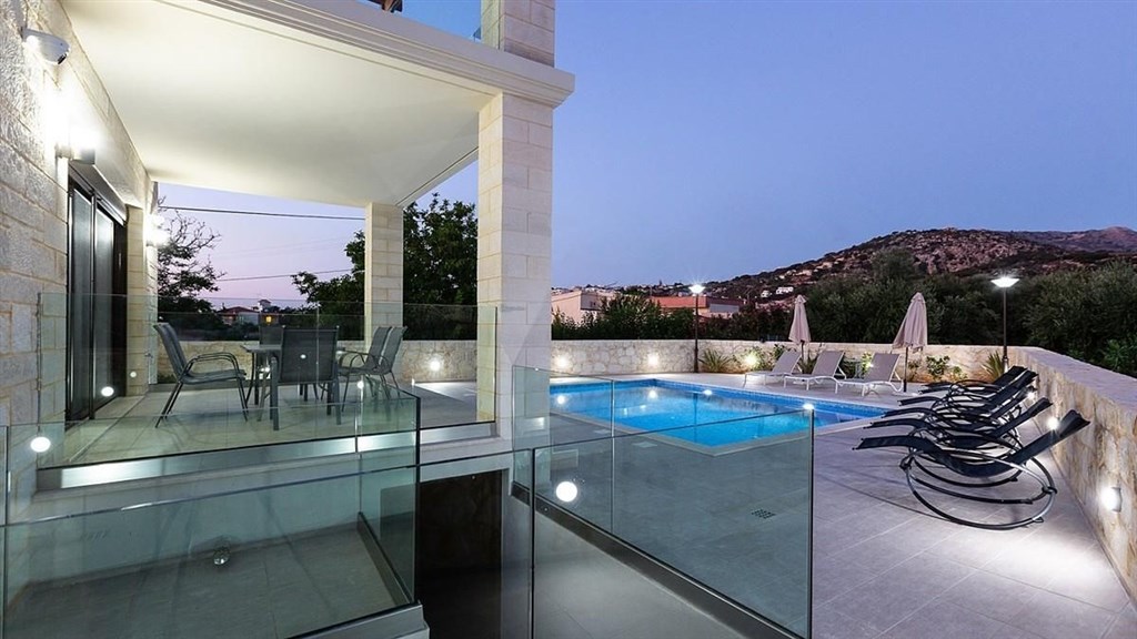 na-prodej-nova-kamenna-vila-s-bazenem-pobliz-more-kreta-recko