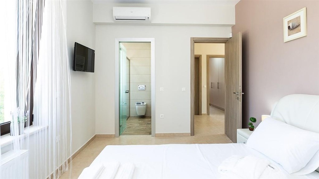 na-prodej-nova-kamenna-vila-s-bazenem-pobliz-more-kreta-recko