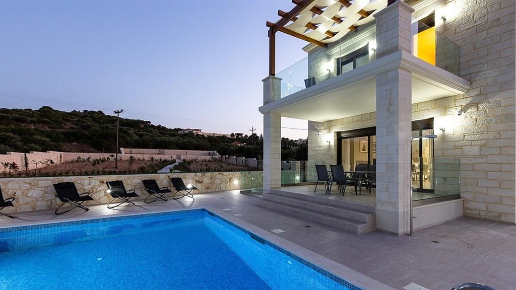 na-prodej-nova-kamenna-vila-s-bazenem-pobliz-more-kreta-recko
