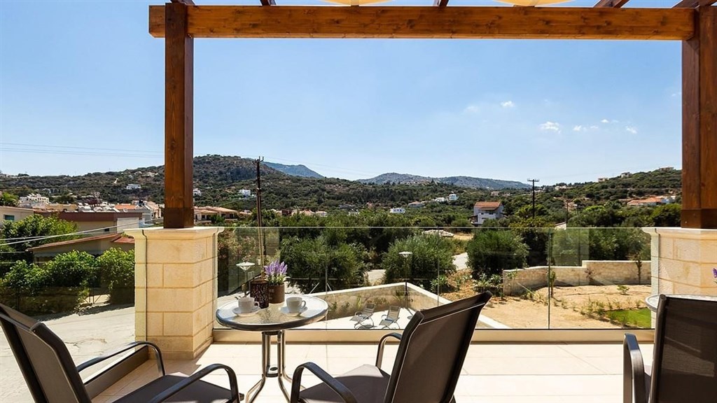 na-prodej-nova-kamenna-vila-s-bazenem-pobliz-more-kreta-recko