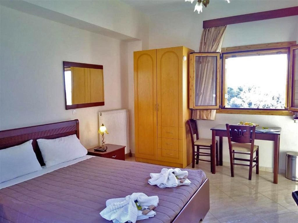 komplex-2-vil-a-jednoho-studia-s-vyhledem-na-more-kreta-recko