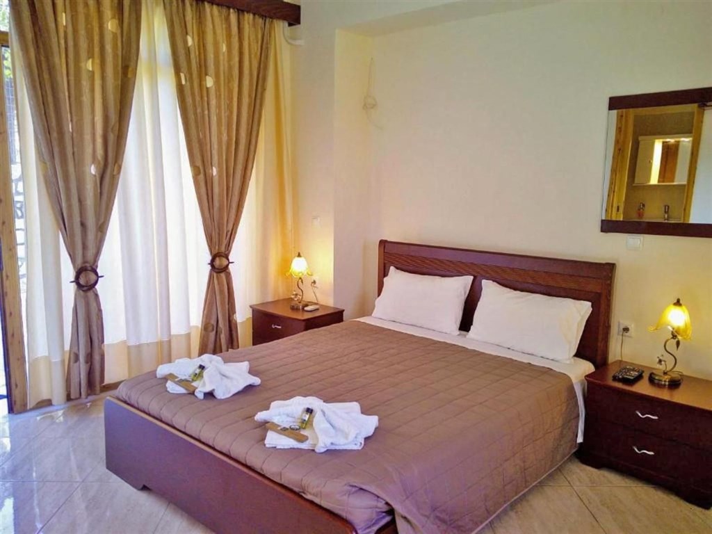 komplex-2-vil-a-jednoho-studia-s-vyhledem-na-more-kreta-recko