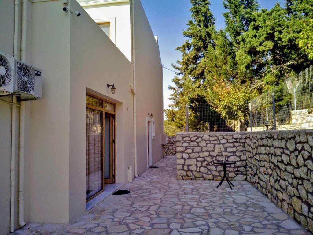 komplex-2-vil-a-jednoho-studia-s-vyhledem-na-more-kreta-recko
