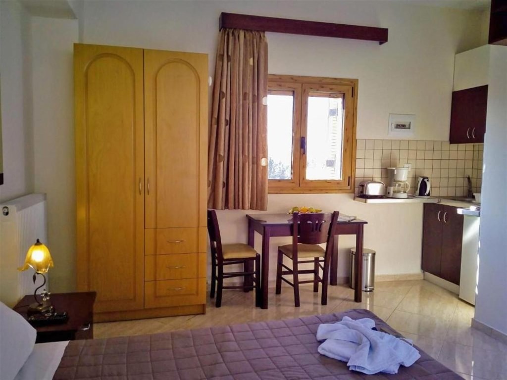 komplex-2-vil-a-jednoho-studia-s-vyhledem-na-more-kreta-recko