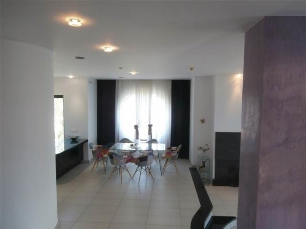 na-prodej-designova-vila-v-1-rade-u-more-kreta-recko