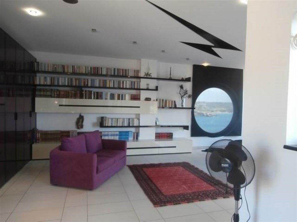 na-prodej-designova-vila-v-1-rade-u-more-kreta-recko