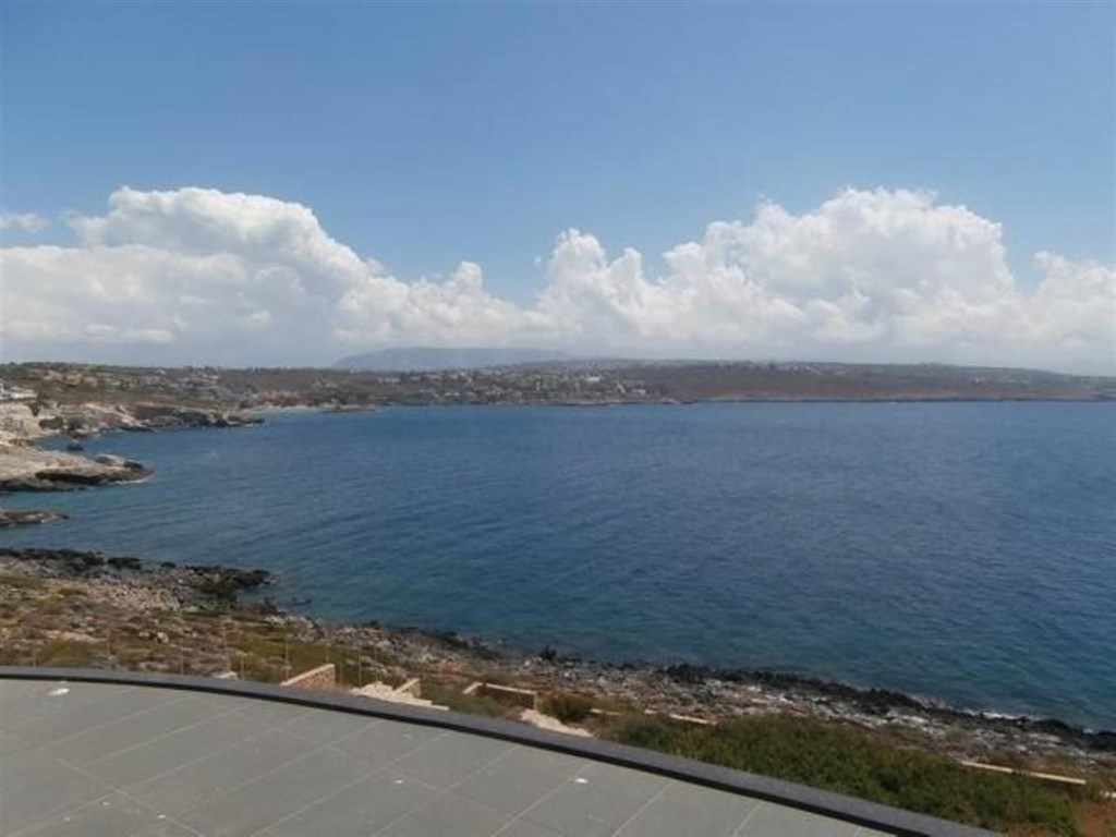 na-prodej-designova-vila-v-1-rade-u-more-kreta-recko