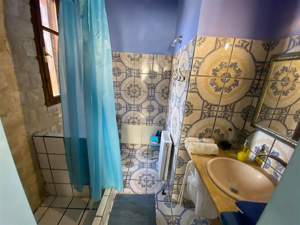 dve-kamenne-vily-s-bazeny-v-hezkem-prostredi-kreta-recko