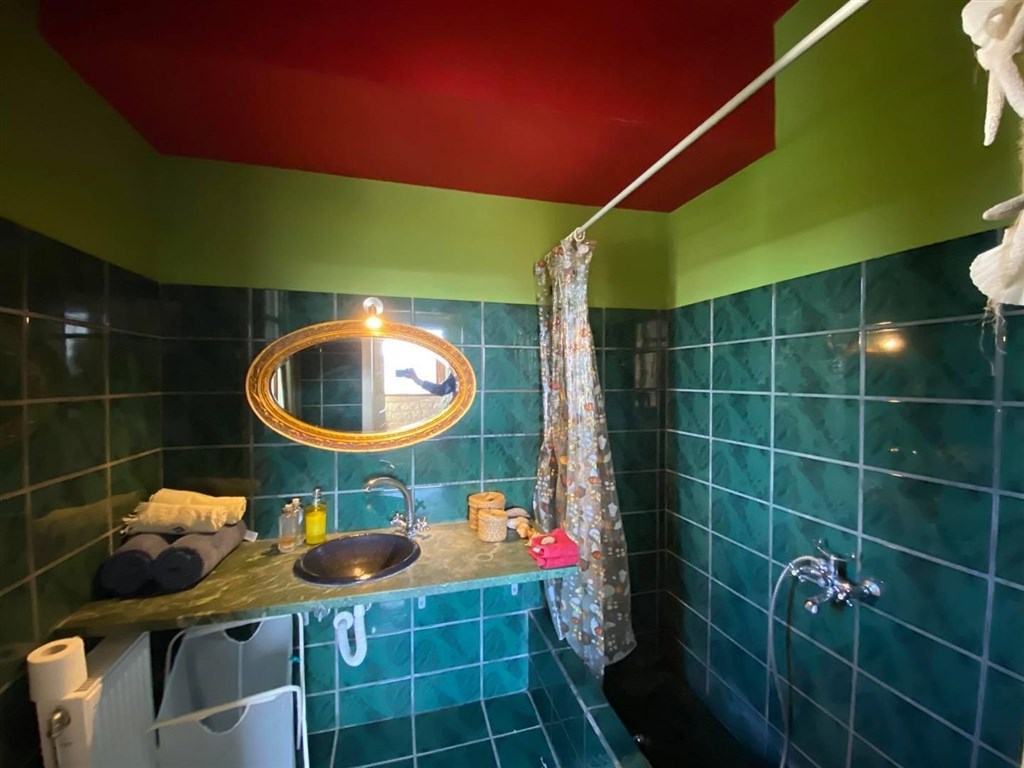 dve-kamenne-vily-s-bazeny-v-hezkem-prostredi-kreta-recko