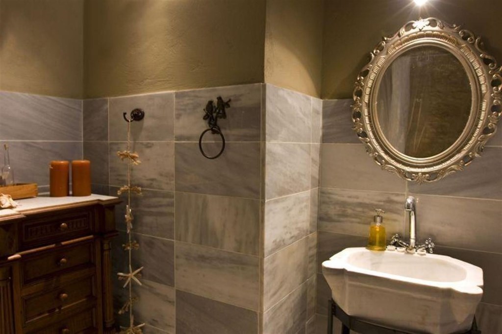 dve-kamenne-vily-s-bazeny-v-hezkem-prostredi-kreta-recko