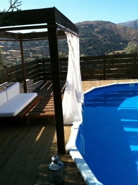 dve-kamenne-vily-s-bazeny-v-hezkem-prostredi-kreta-recko