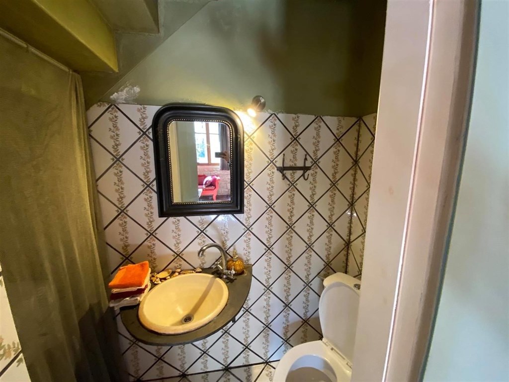 dve-kamenne-vily-s-bazeny-v-hezkem-prostredi-kreta-recko