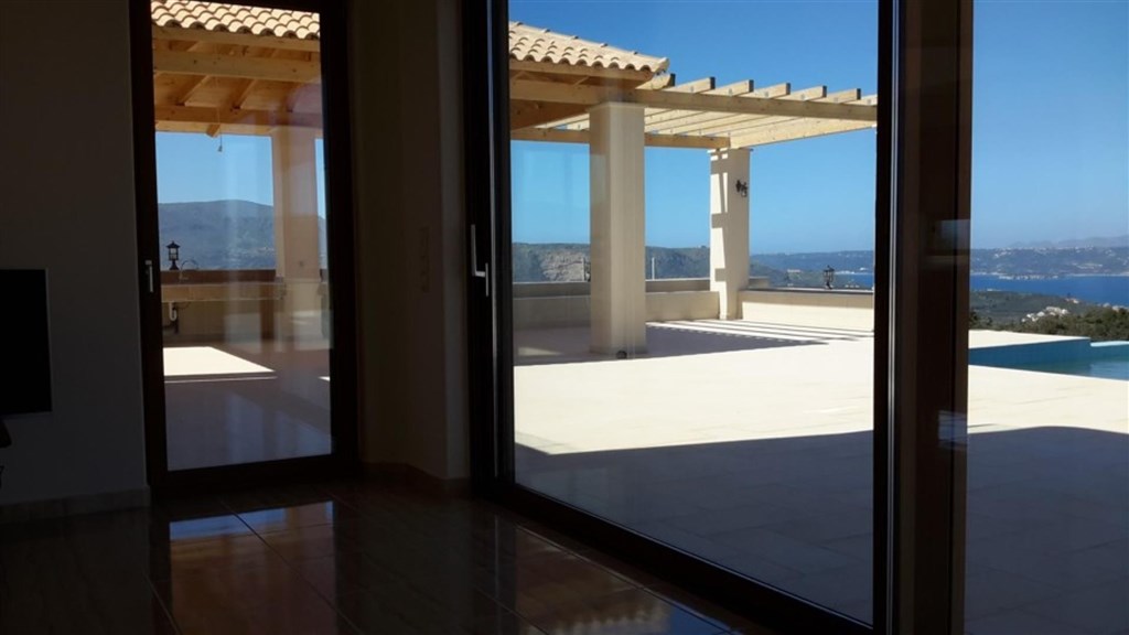 luxusni-vila-s-otevrenym-vyhledem-na-more-i-hory-kreta-recko