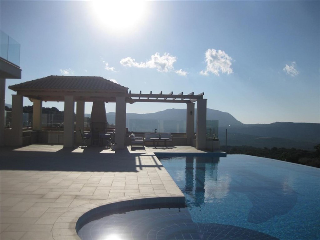 luxusni-vila-s-otevrenym-vyhledem-na-more-i-hory-kreta-recko