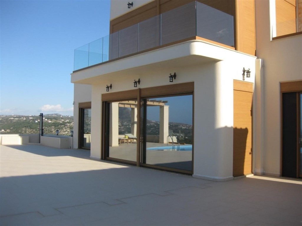 luxusni-vila-s-otevrenym-vyhledem-na-more-i-hory-kreta-recko