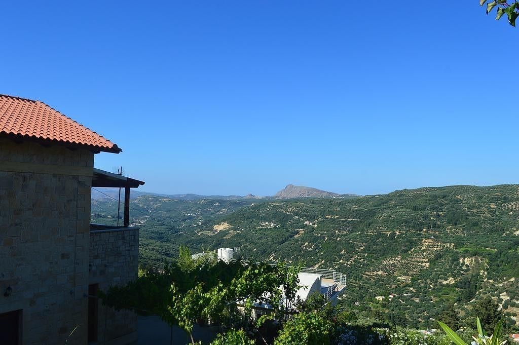 kamenny-dum-s-vyhledem-na-more-kreta-recko