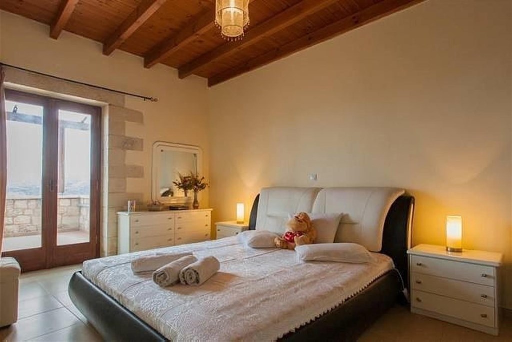 kamenny-dum-s-vyhledem-na-more-kreta-recko